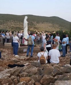 MEDJUGORJE COLLINA DELLE APPARIZIONI QUESTA MATTINA ALL’ALBA - REGINA DELLA PACE PREGA PER NOI E PER IL MONDO INTERO