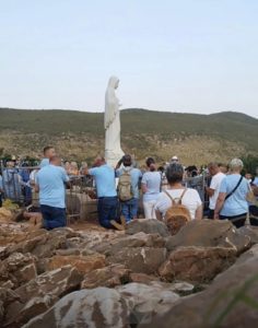MEDJUGORJE COLLINA DELLE APPARIZIONI QUESTA MATTINA ALL’ALBA - REGINA DELLA PACE PREGA PER NOI E PER IL MONDO INTERO