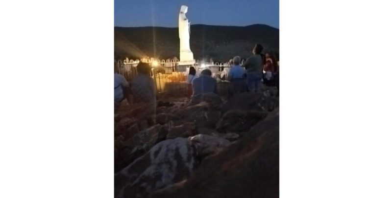 MEDJUGORJE: ALBA di oggi sulla Collina delle Apparizioni. Maria in Regina della Pace prega per noi e per il mondo intero