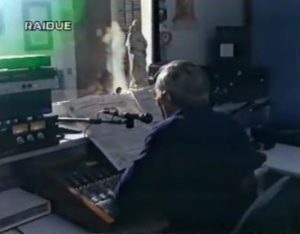 008 - PADRE LIVIO COMMENTA I QUOTIDIANI nellla regia storica di Radio Maria