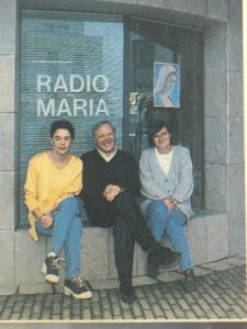 053 Padre Livio e Roberta - La storia di Radio Maria sui giornali