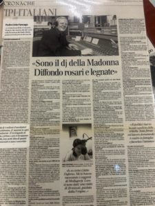 054 Sono il DJ della Madonna diffondo Rosari e legnate