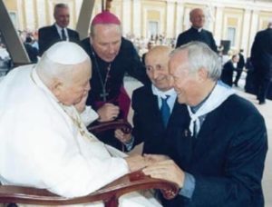 063 Padre Livio ed Emanuele Ferrario con San Giovanni Paolo II