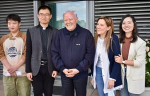 070 Padre Livio, Roberta e il direttore di RM Cina - La storia di Radio Maria sui giornali