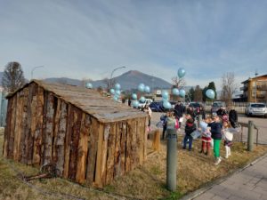 Benedizione e preghiera di padre livio ai bambinelli