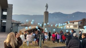 Benedizione e preghiera di padre livio ai bambinelli