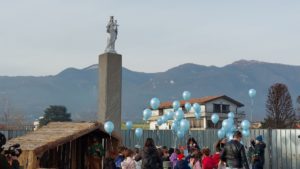 Benedizione e preghiera di padre livio ai bambinelli