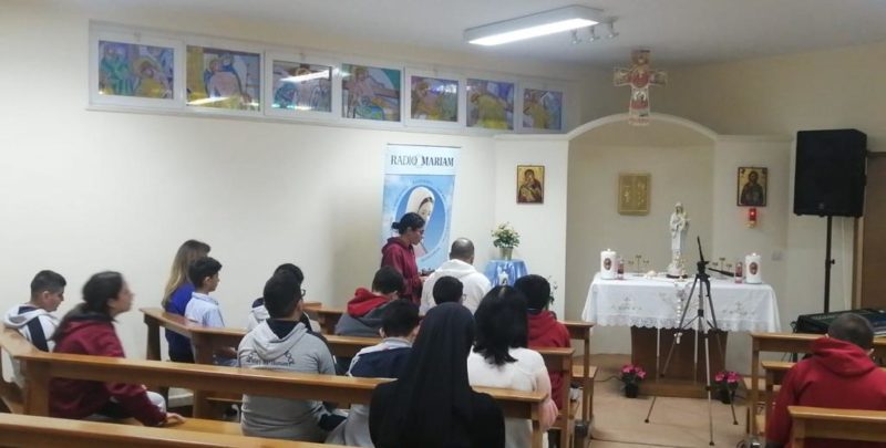DA RADIO MARIA MEDIO ORIENTE BIMBI PREGANO IL SANTO ROSARIO