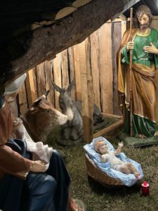 Il presepe esterno di Radio Maria 2023