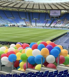 dallo stadio olimpico presenti con il velo di maria bambina