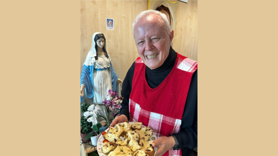 P. Livio con il panettone di San Biagio Benedetto 3-02-2025