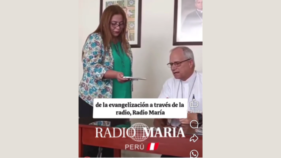 DA RADIO MARIA PERU’ : L'allora vescovo di Chiclayo,Mons. Robert Francis Prevost mentre benedice il lavoro di evangelizzazione di Radio Maria